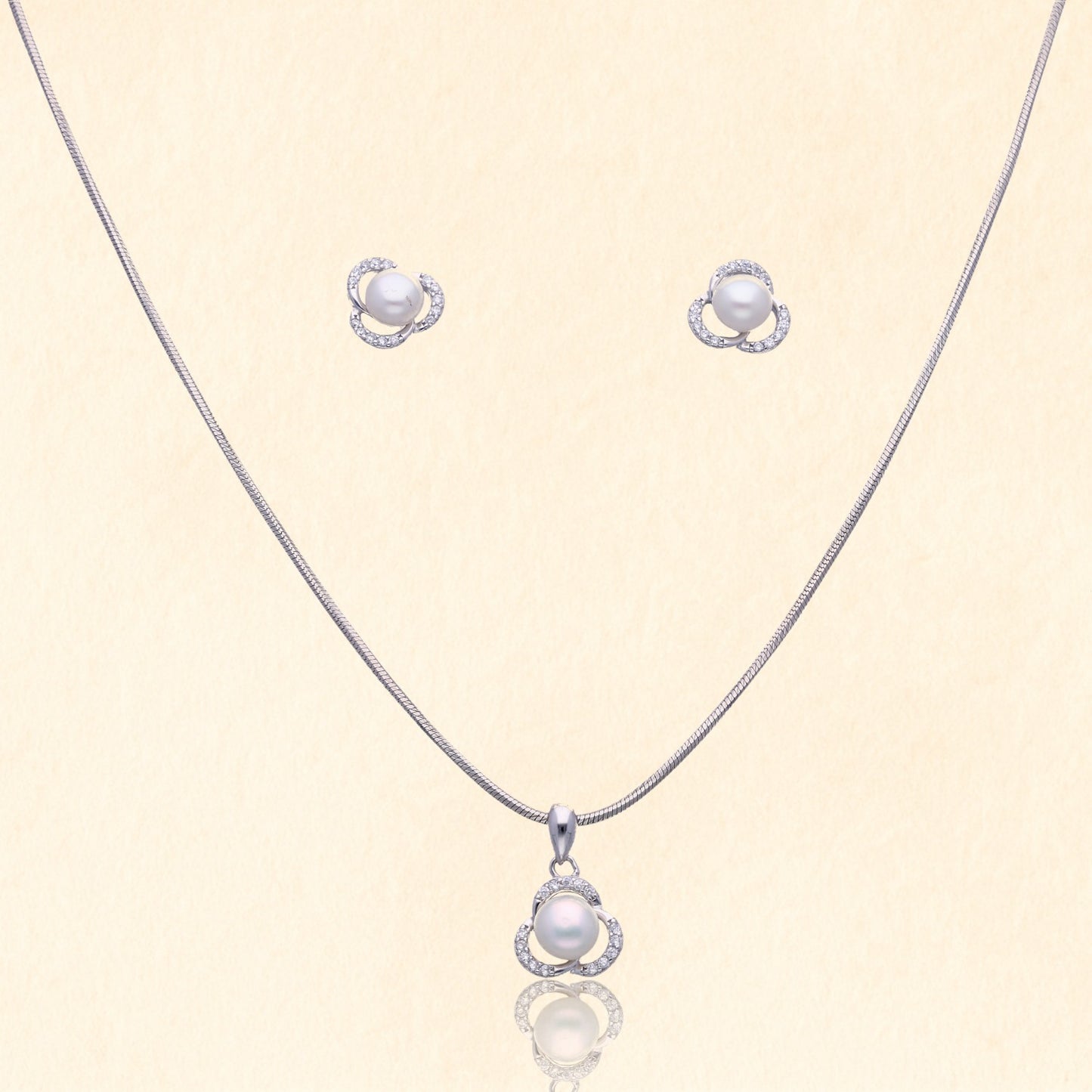 Classic Pearl Pendant Set