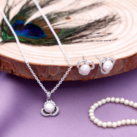 Classic Pearl Pendant Set