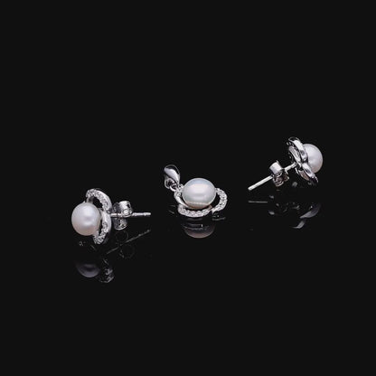 Classic Pearl Pendant Set